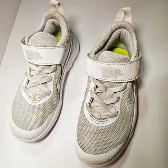 Nike Team Hustle 12C Toddler Shoes C6736-100 White Sneakers Preowned - Picture 6 of 9